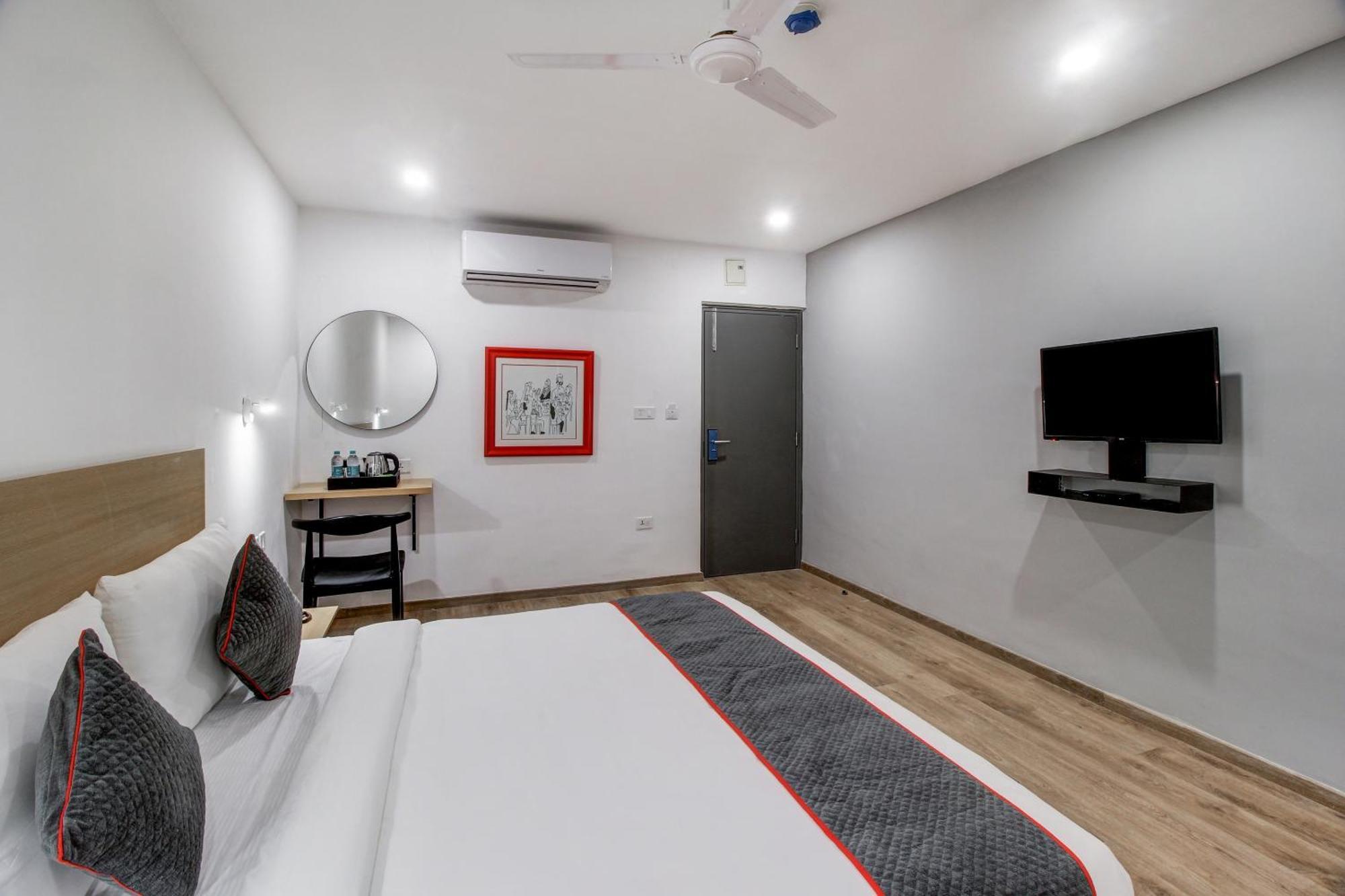 Super Townhouse Rcc Majestic 397 Lb Nagar Hotel Хидерабад Екстериор снимка