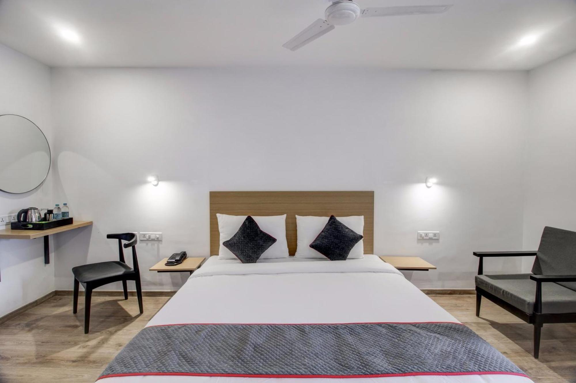 Super Townhouse Rcc Majestic 397 Lb Nagar Hotel Хидерабад Екстериор снимка
