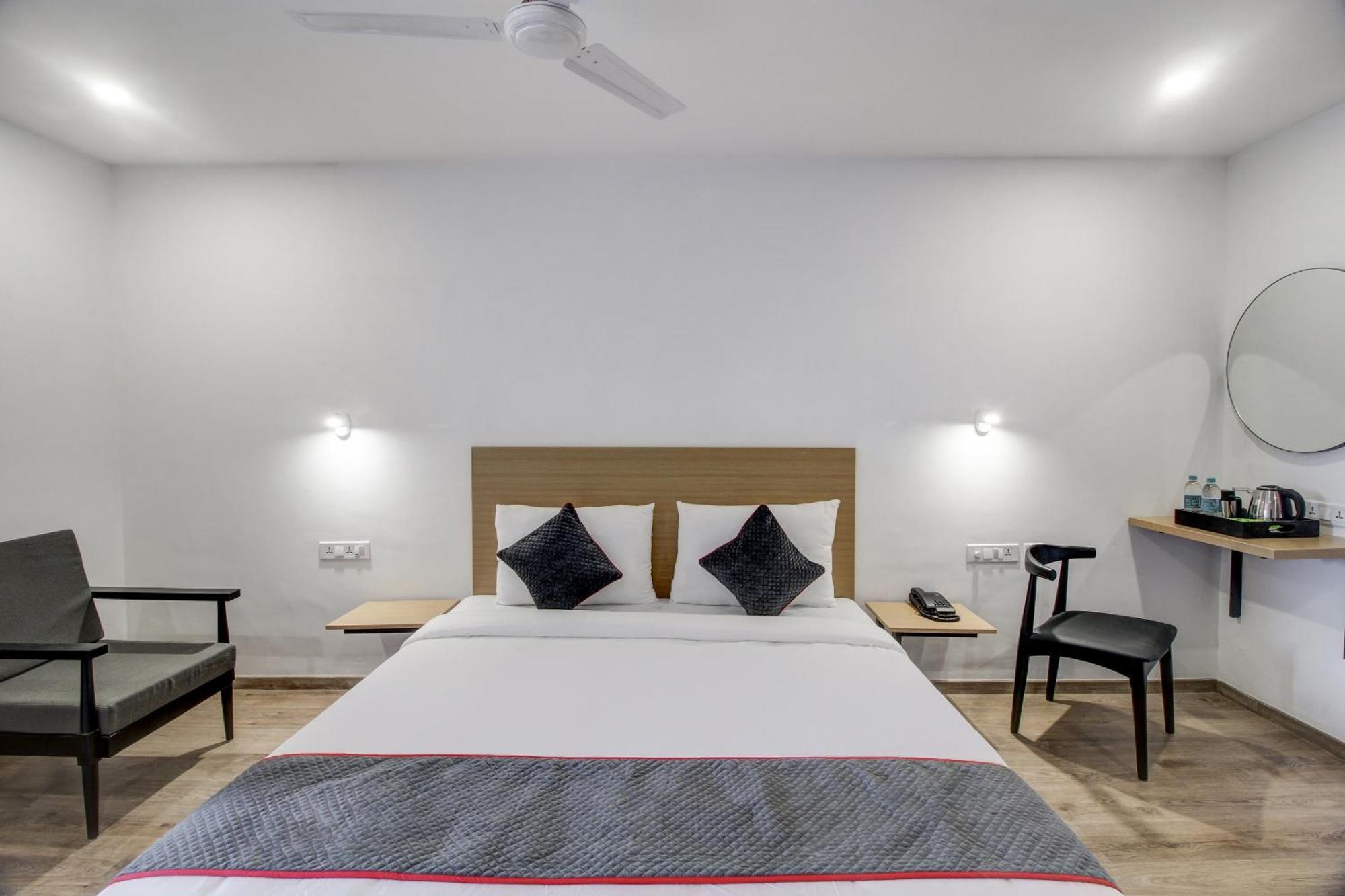 Super Townhouse Rcc Majestic 397 Lb Nagar Hotel Хидерабад Екстериор снимка