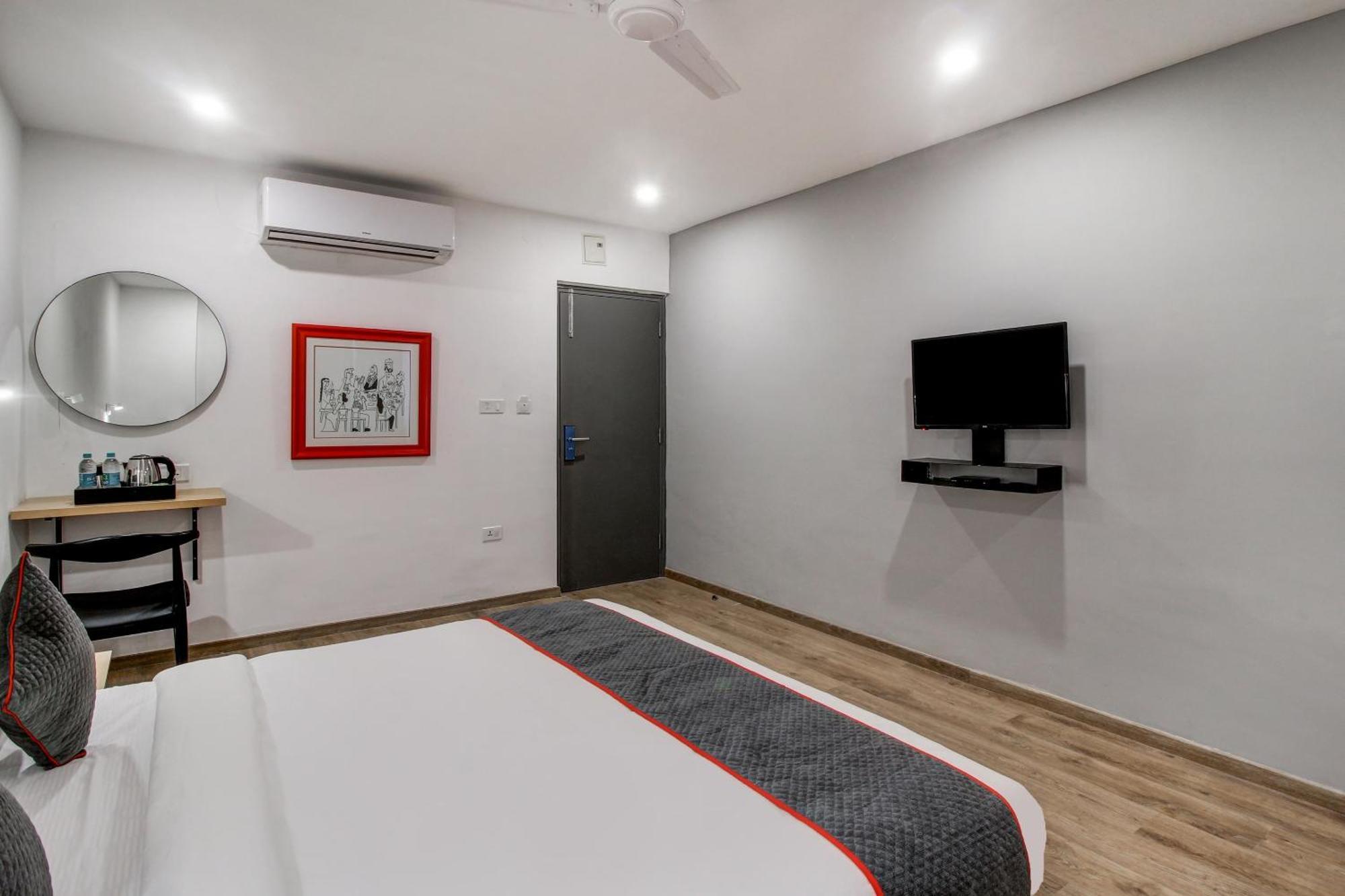 Super Townhouse Rcc Majestic 397 Lb Nagar Hotel Хидерабад Екстериор снимка