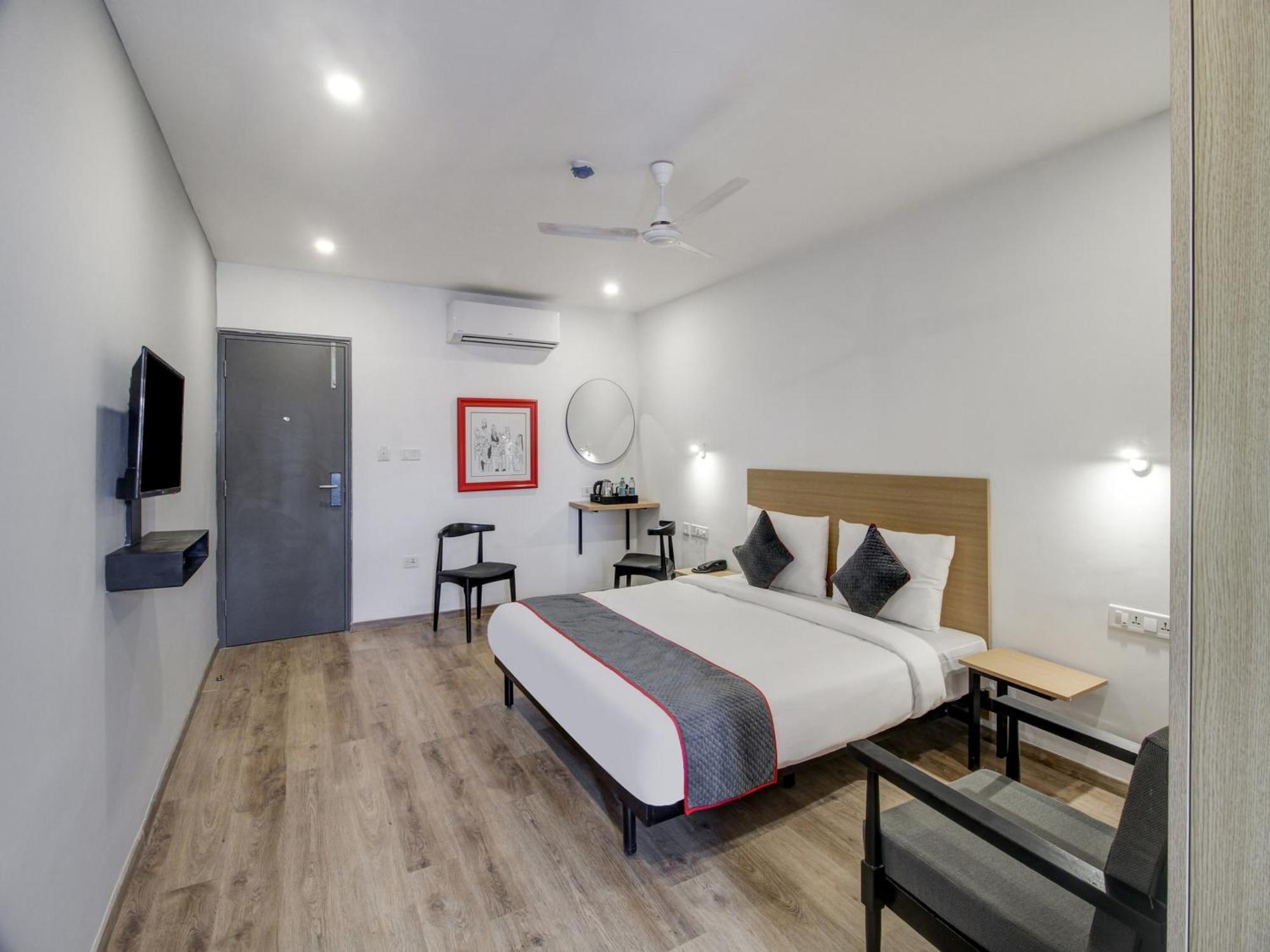 Super Townhouse Rcc Majestic 397 Lb Nagar Hotel Хидерабад Екстериор снимка