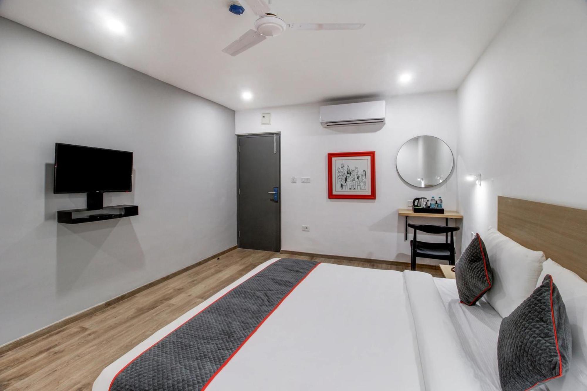 Super Townhouse Rcc Majestic 397 Lb Nagar Hotel Хидерабад Екстериор снимка