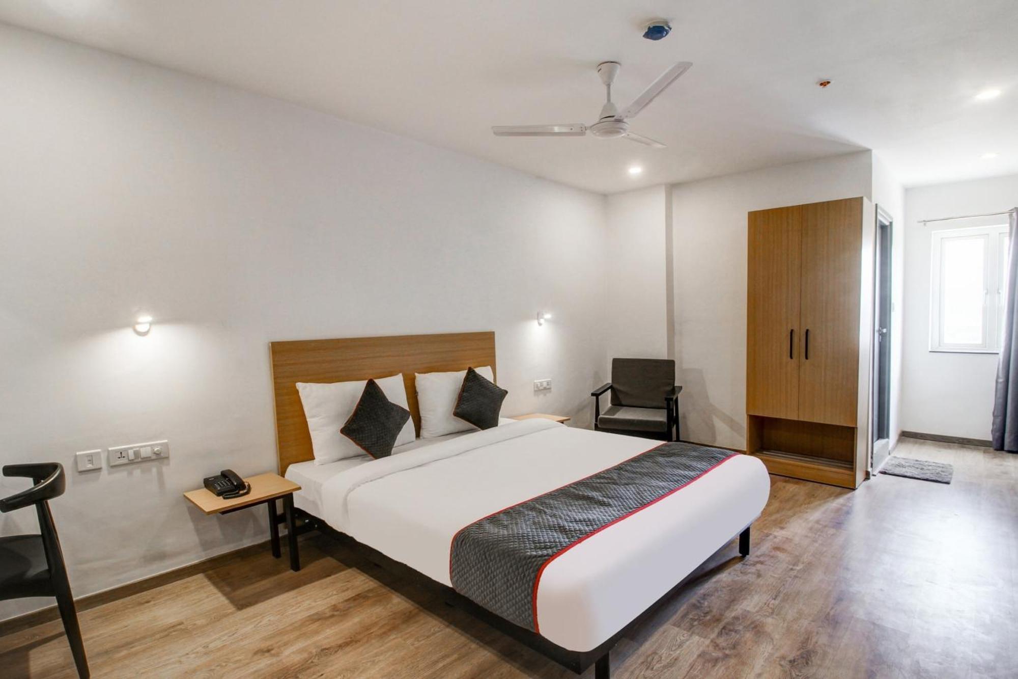 Super Townhouse Rcc Majestic 397 Lb Nagar Hotel Хидерабад Екстериор снимка