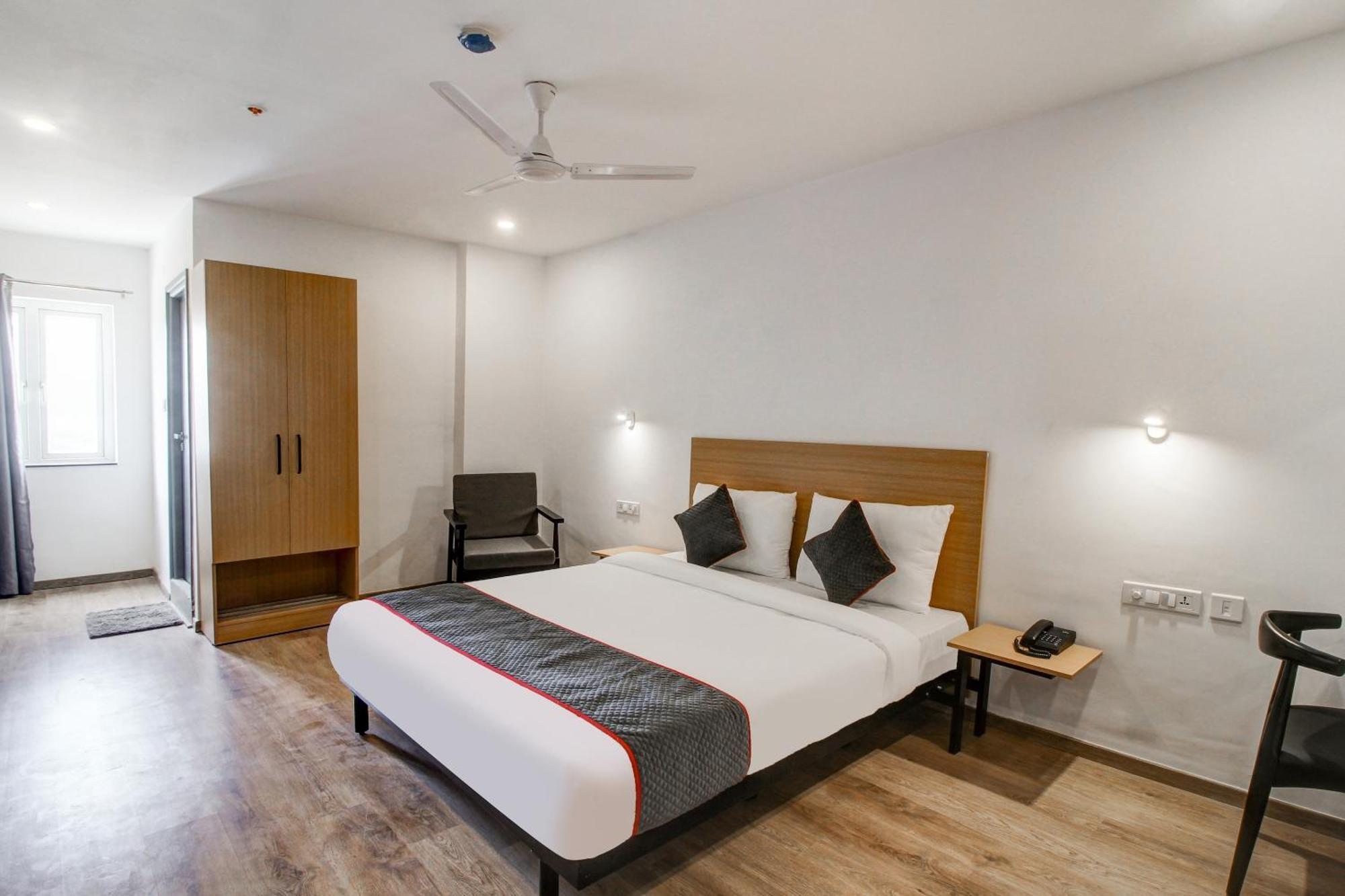 Super Townhouse Rcc Majestic 397 Lb Nagar Hotel Хидерабад Екстериор снимка