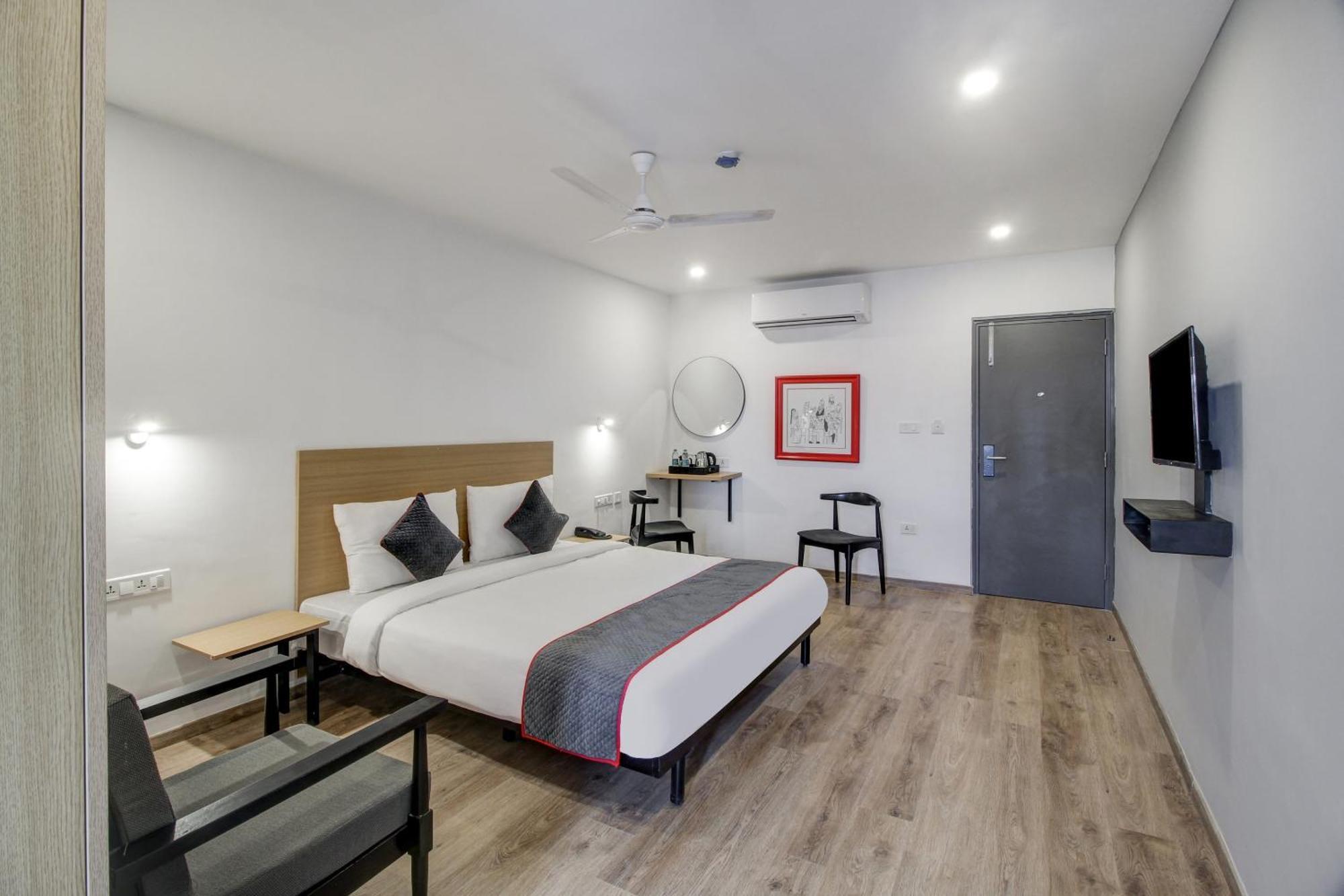 Super Townhouse Rcc Majestic 397 Lb Nagar Hotel Хидерабад Екстериор снимка