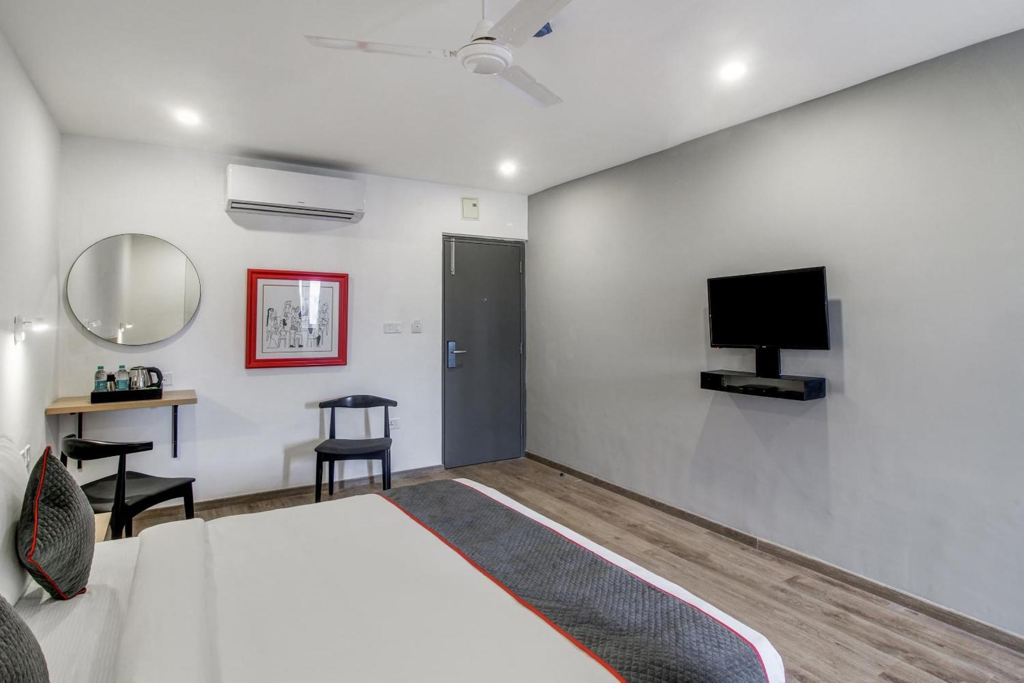 Super Townhouse Rcc Majestic 397 Lb Nagar Hotel Хидерабад Екстериор снимка