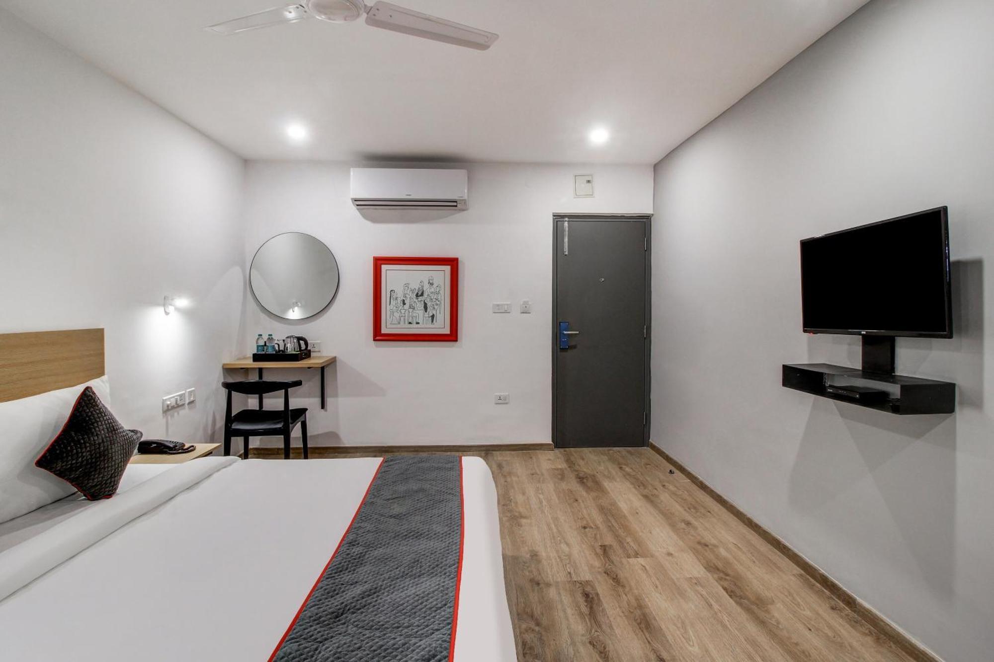 Super Townhouse Rcc Majestic 397 Lb Nagar Hotel Хидерабад Екстериор снимка