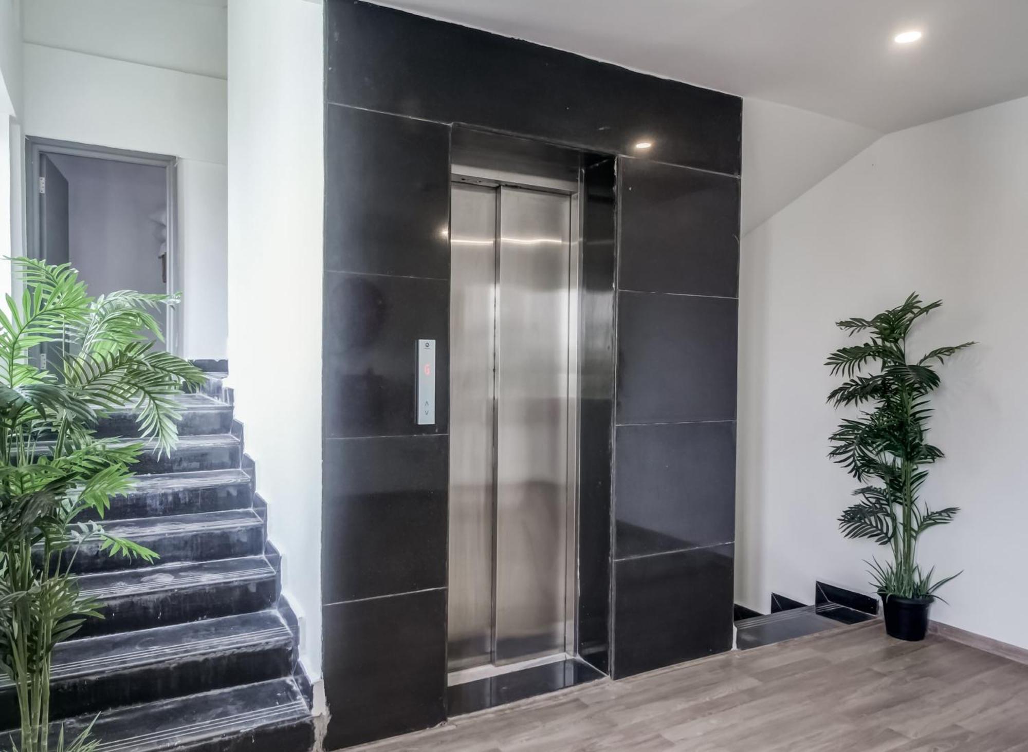 Super Townhouse Rcc Majestic 397 Lb Nagar Hotel Хидерабад Екстериор снимка