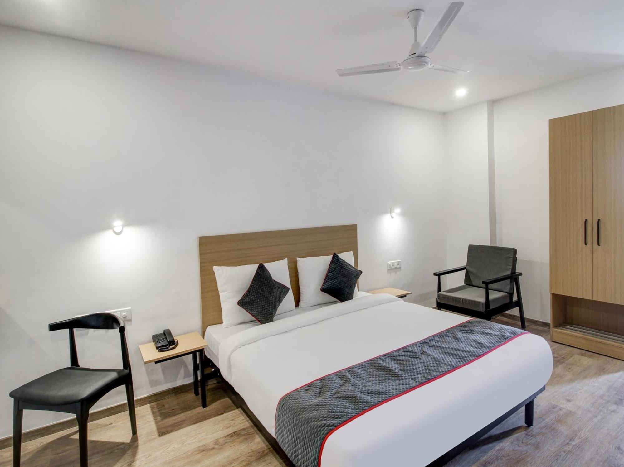 Super Townhouse Rcc Majestic 397 Lb Nagar Hotel Хидерабад Екстериор снимка