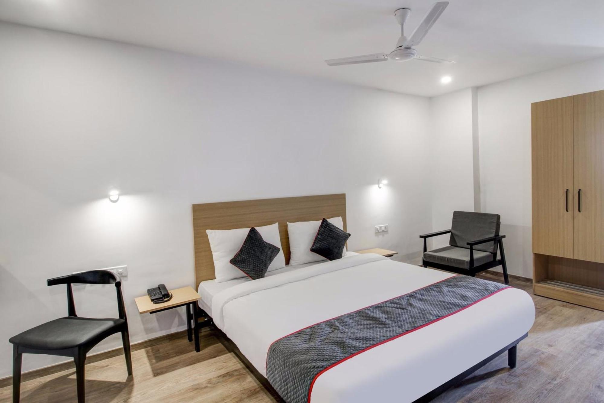 Super Townhouse Rcc Majestic 397 Lb Nagar Hotel Хидерабад Екстериор снимка