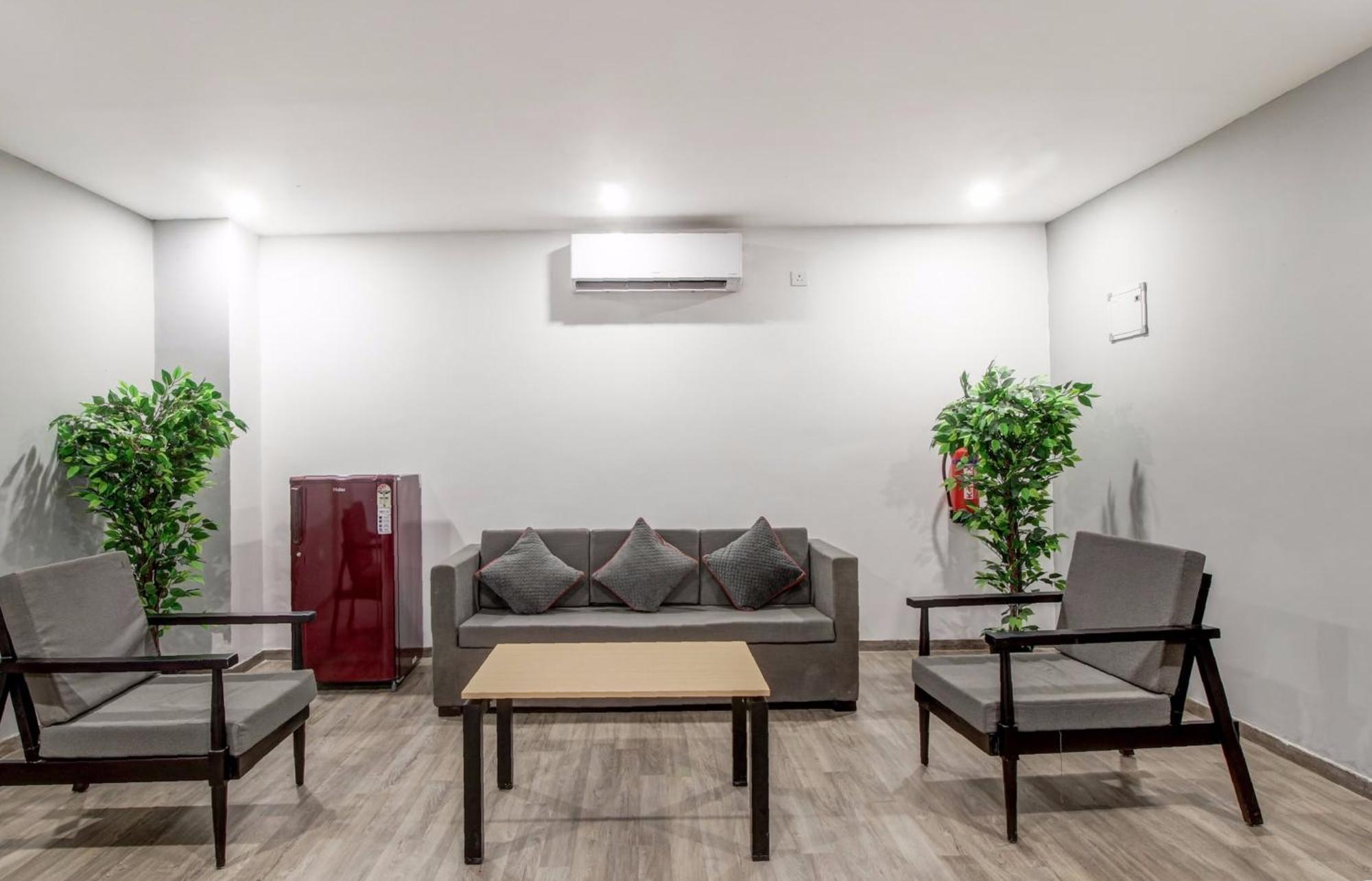 Super Townhouse Rcc Majestic 397 Lb Nagar Hotel Хидерабад Екстериор снимка