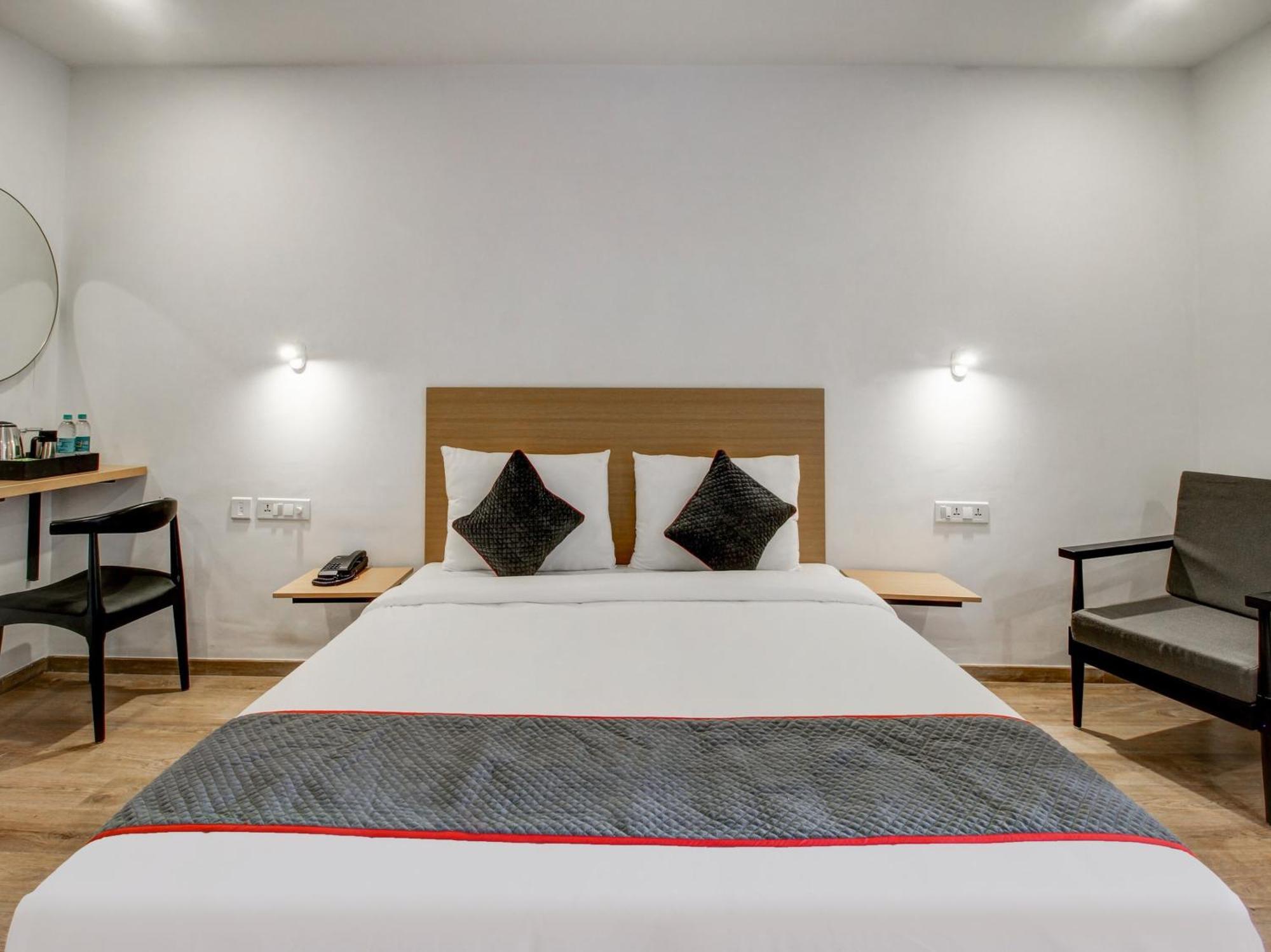 Super Townhouse Rcc Majestic 397 Lb Nagar Hotel Хидерабад Екстериор снимка
